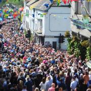Huge crowds gathered in Coinagehall Street to watch the end of the Midday Dance