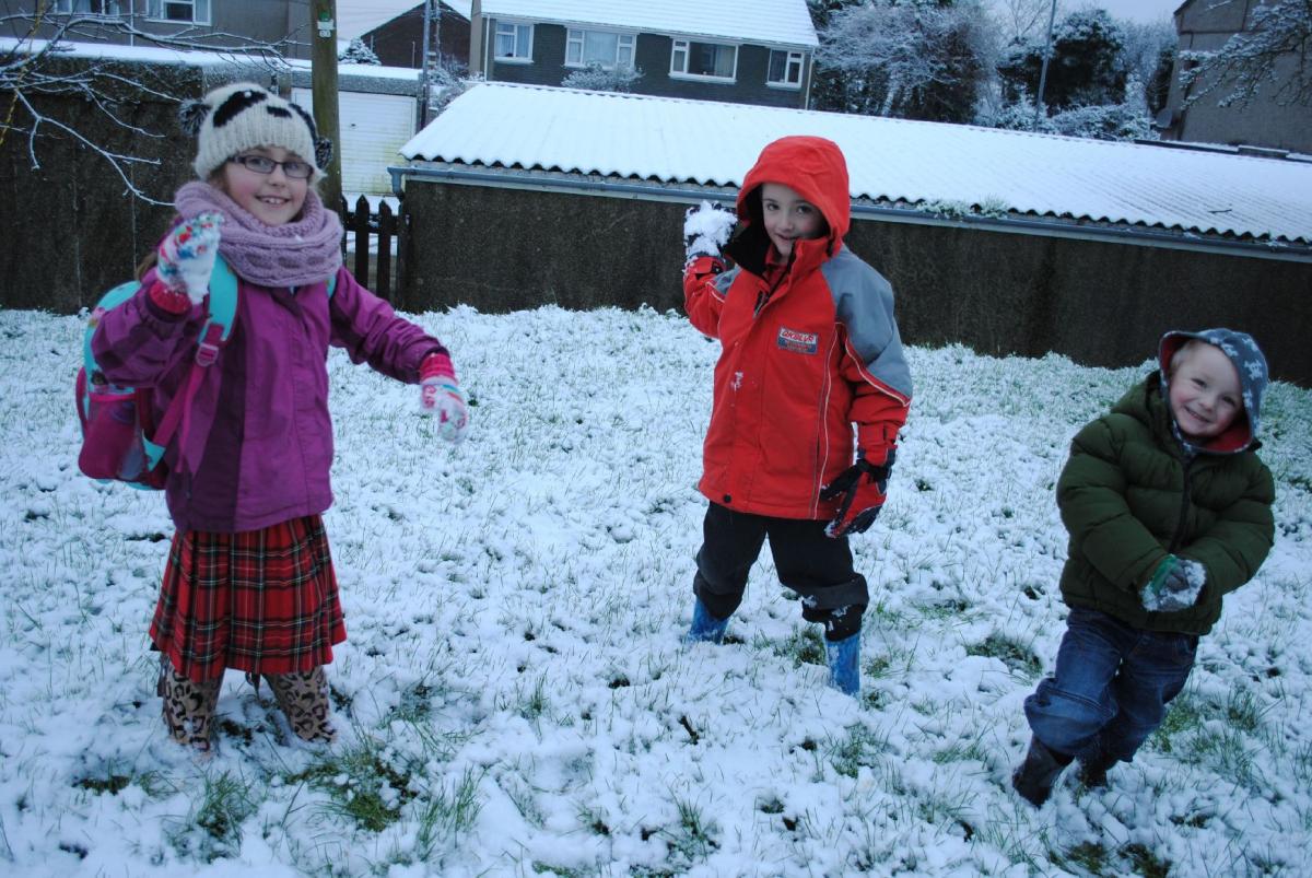Freya, Owen and Toby enjoy the snow on the way to school in Helston