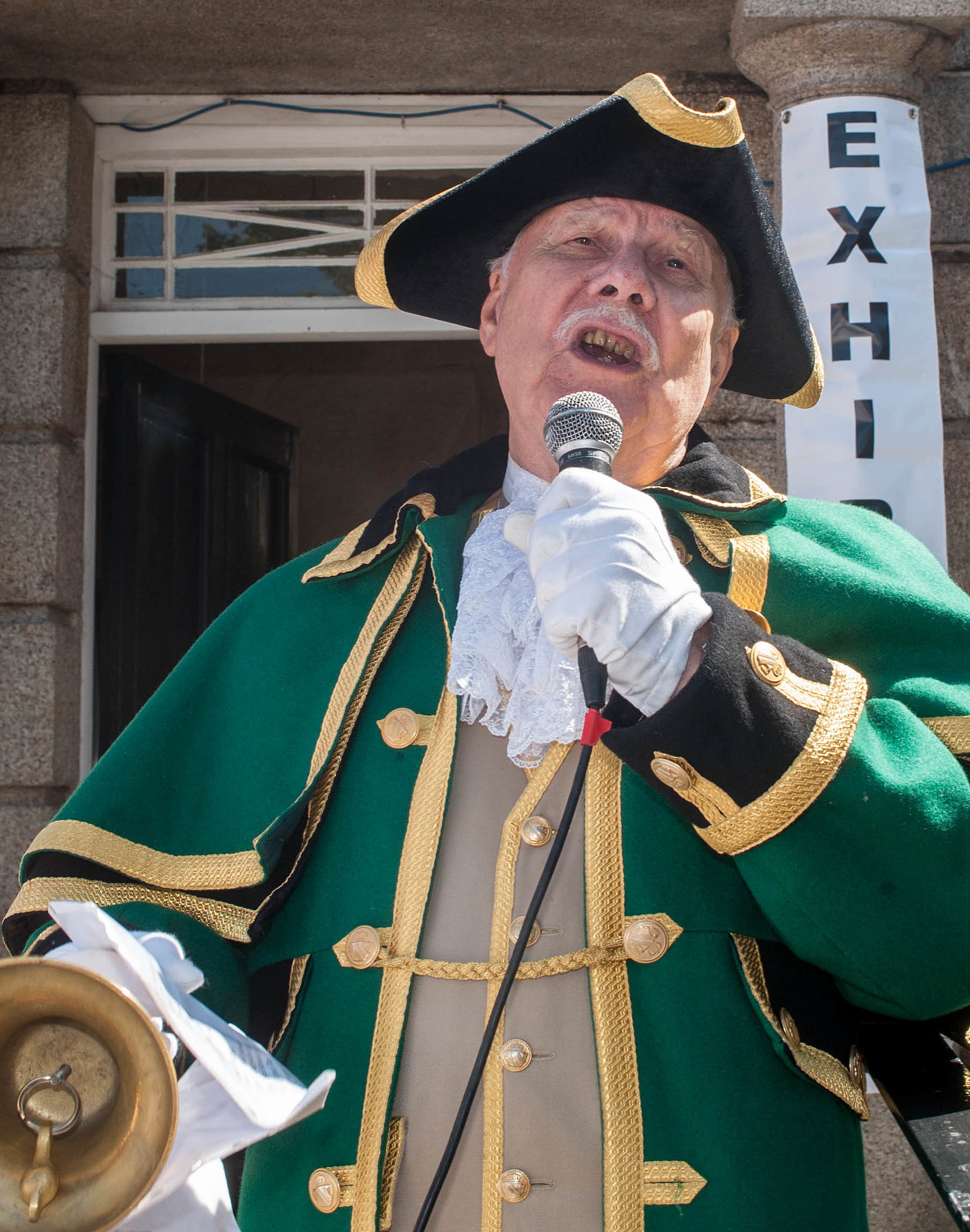 Penryn Town Cryer Jim Henderson starts the proceedings. Picture by Colin Higgs 