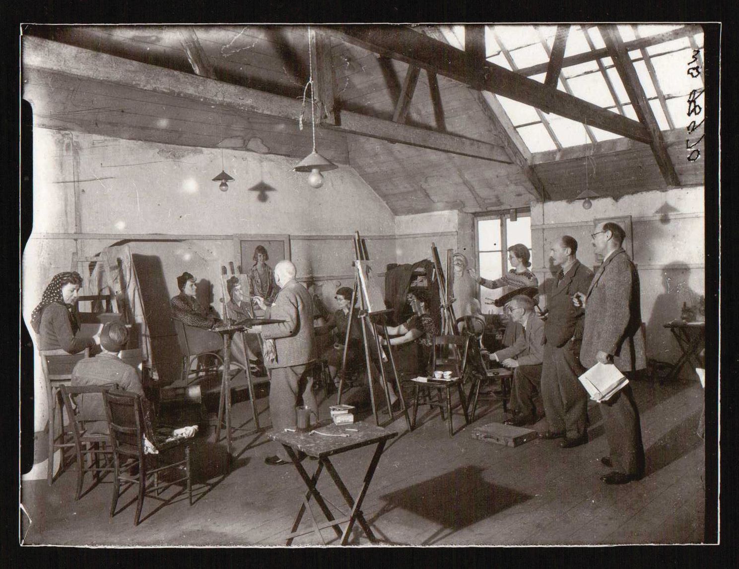 Leonard Fuller teaching in studio in the 1940s