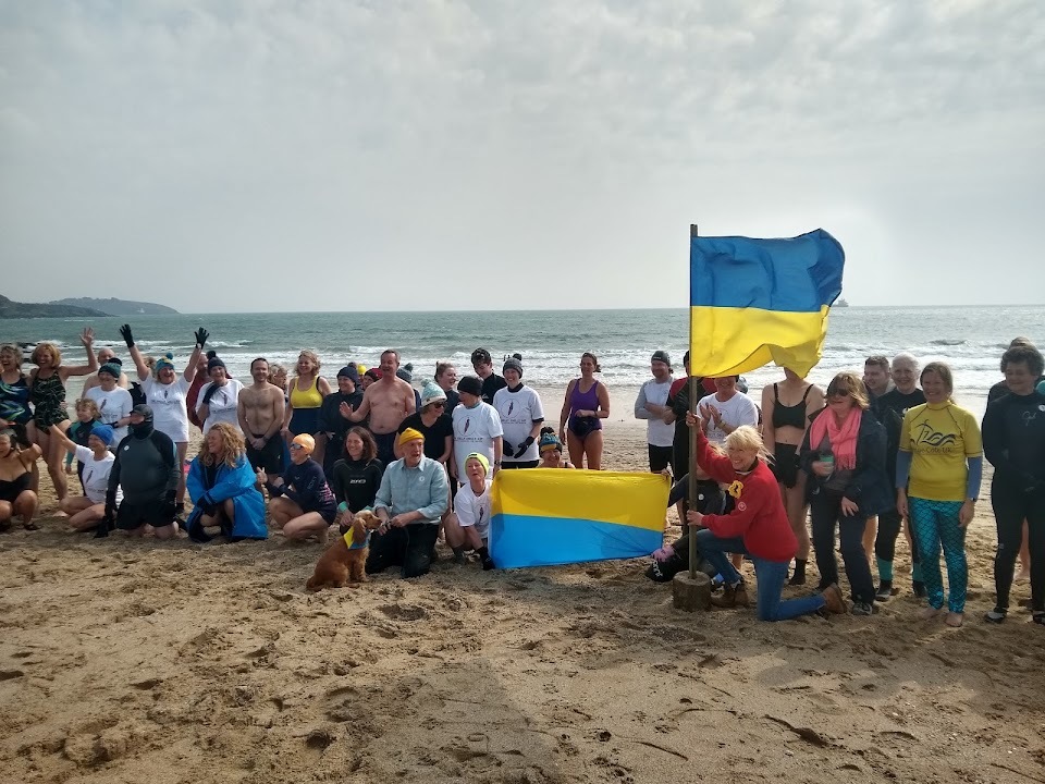 Swimmers and supporters at The Gylly Chilli Swim for Ukraine
