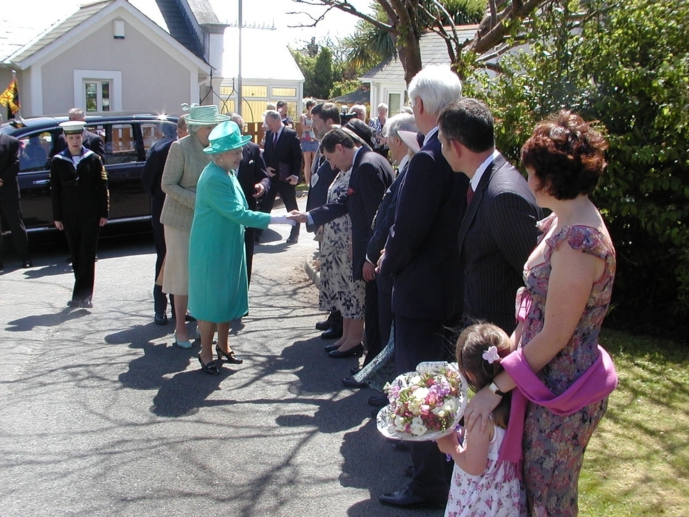 The Queen meeting chief executive of Carrick District Council, John Winskill, in 2006