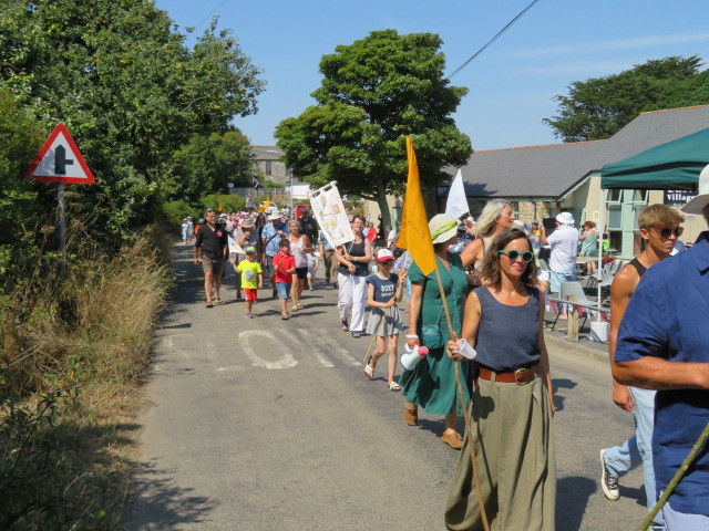 The procession in Carleen with beautiful weather