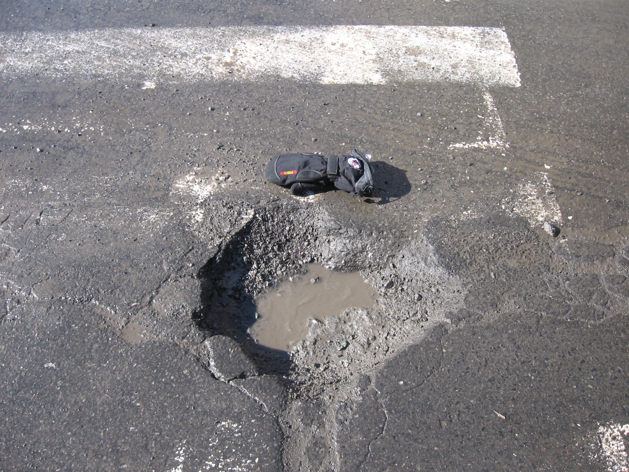 Pothole (Image: Wikimedia commons)