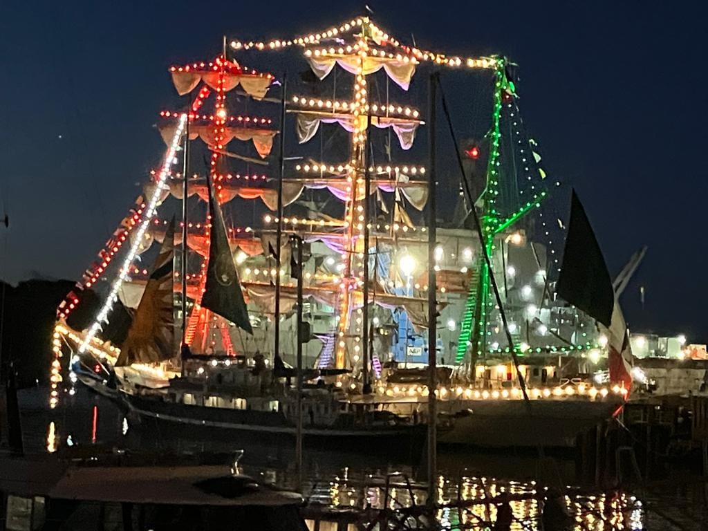 Packet Camera Club pictures of Falmouth Tall Ships - Vimarsana News