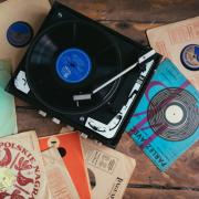 See the best record players. (Canva)